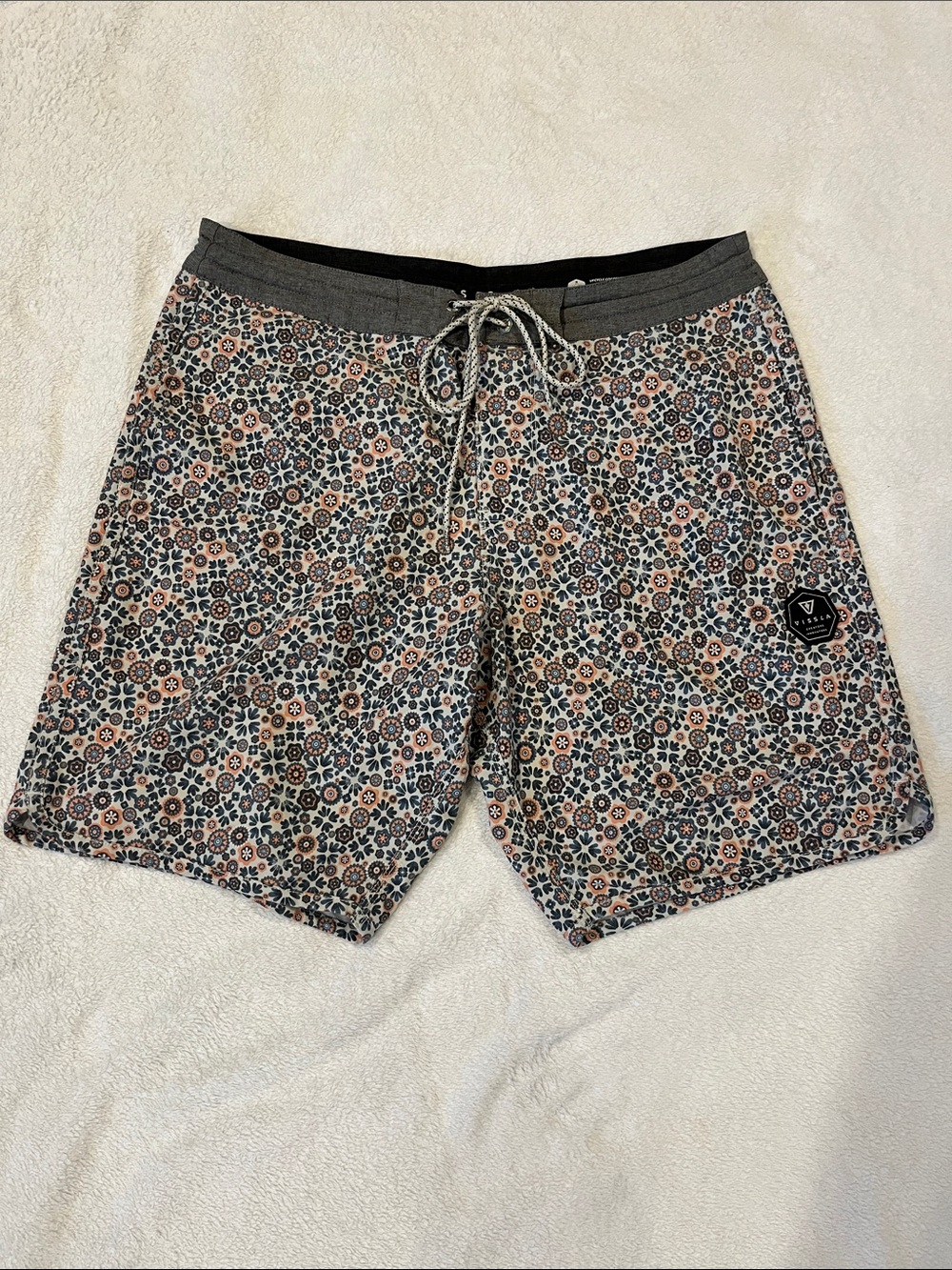 VISSLA Men's Sunburst 18.5 Inch Board Shorts in Gray and Blue